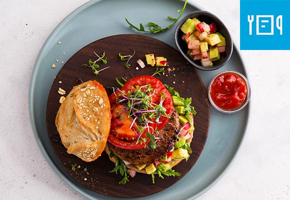 Rezept: Veganer „Miracle Burger“ mit Avocado-Radieschen-Tatar
