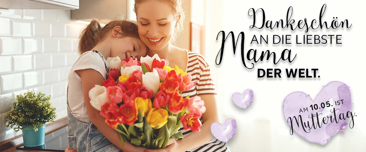 Kind lehnt Kopf an Mamas Schulter, die einen Blumenstrauß in der Hand hält; Am 10.05. ist Muttertag