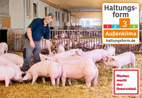 Abbildung: Bauer in Schweinestall; Logo: Haltungsform 3; Machen macht den Unterschied