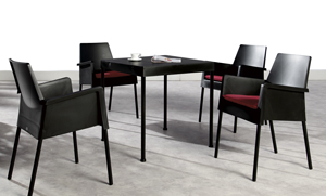 Sommermöbel-Set Vigo, 4 Stapelsessel und ein 1 Tisch, schwarz