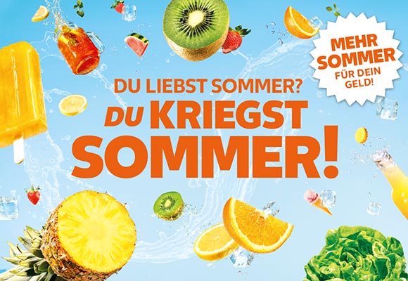 Ansicht Sommerwelt; Schriftzug: DU LIEBST SOMMER? DU KRIEGST SOMMER!; Störer: MEHR SOMMER FÜR DEIN GELD!; Abbildung: versch. frisches Obst und Gemüse, Eis und Cocktails