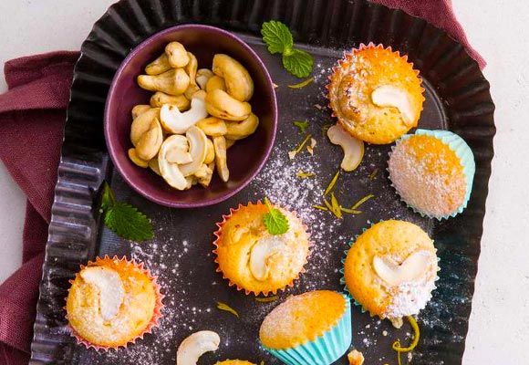 Rezept: Mini-Madeleines mit Cashewkernen