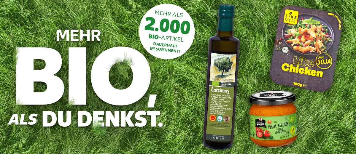Schriftzug: MEHR BIO, ALS DU DENKST.; Störer: MEHR ALS 2.000 BIO-ARTIKEL DAUERHAFT IM SORTIMENT!; LATZIMAS Bio-Olivenöl DOP, K-TAKE IT VEGGIE Veganer Bio-Brotaufstrich und LIKE MEAT Like Chicken oder Like Gyros