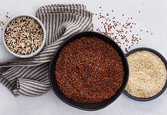 Abbildung: Quinoa in drei Schüsseln
