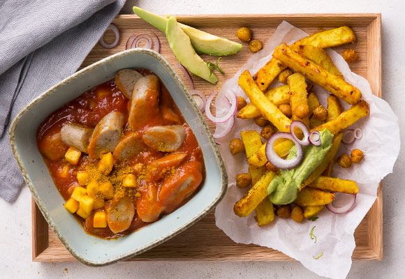 Rezept: Vegane Currywurst mit Loaded Fries