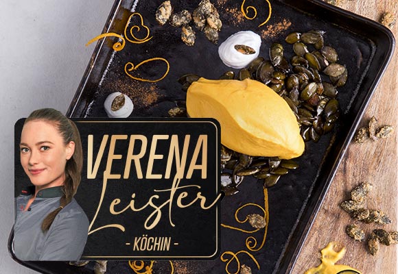 Rezept: Kürbismousse mit Kürbiskernkaramell; Abbildung und Schriftzug: Verena Leister - Köchin -
