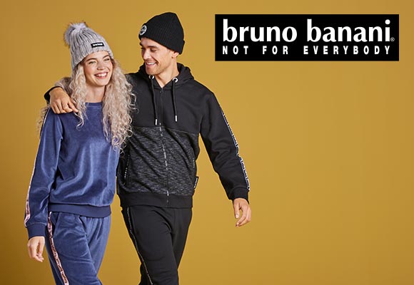 Logo: bruno banani not for everybody; Abbildung: Ein Mann und eine Frau tragen Kleidung von bruno banani und laufen Arm in Arm