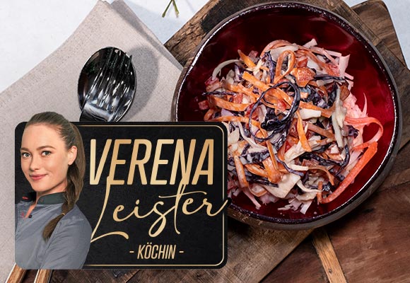 Rezept: Amerikanischer Krautsalat mit Sweet-Chili-Soße; Abbildung und Schriftzug: Verena Leister - Köchin -