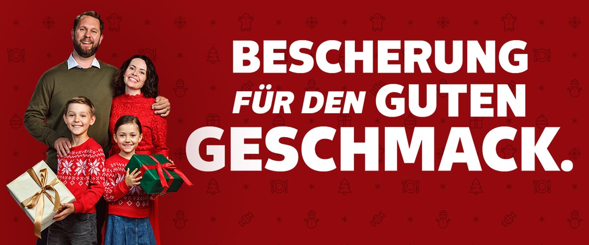 Schriftzug: Bescherung für den guten Geschmack.; Abbildung: Eine vierköpfige Familie in festlicher Bekleidung. Die zwei Kinder halten Geschenke in den Händen
