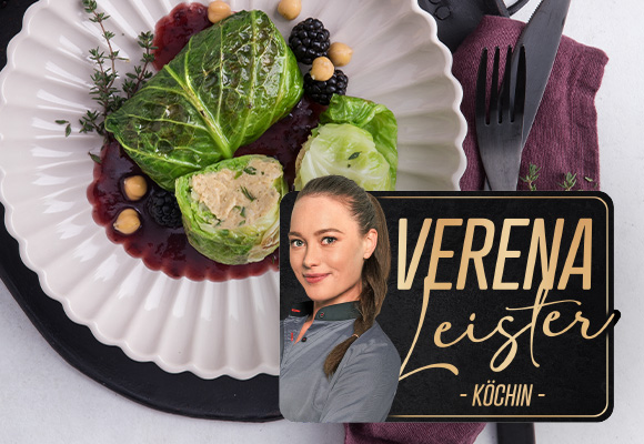 Rezept: Wirsingroulade mit Kichererbsen und Brombeersoße; Abbildung und Logo: Verena Leister - Köchin -