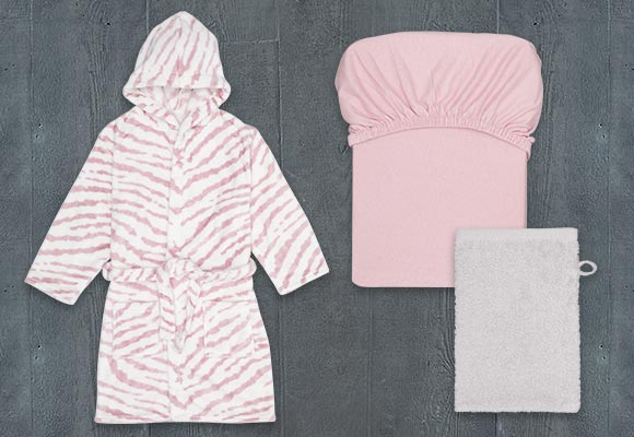 Produktabbildungen: Jette Flanell-Bademantel, Jette Jersey-Spannbetttuch, Jette Waschhandschuh