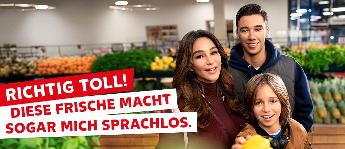 Schriftzug: Richtig toll! Diese Frische macht sogar mich sprachlos.; Abbildung: Verona Pooth mit ihren zwei Söhnen in einer Kaufland-Filiale