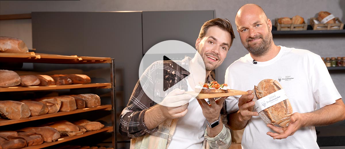 Abbildung: Maxxpane und Brotsommelier Fabian Kloos; Abbildung: Play-Button