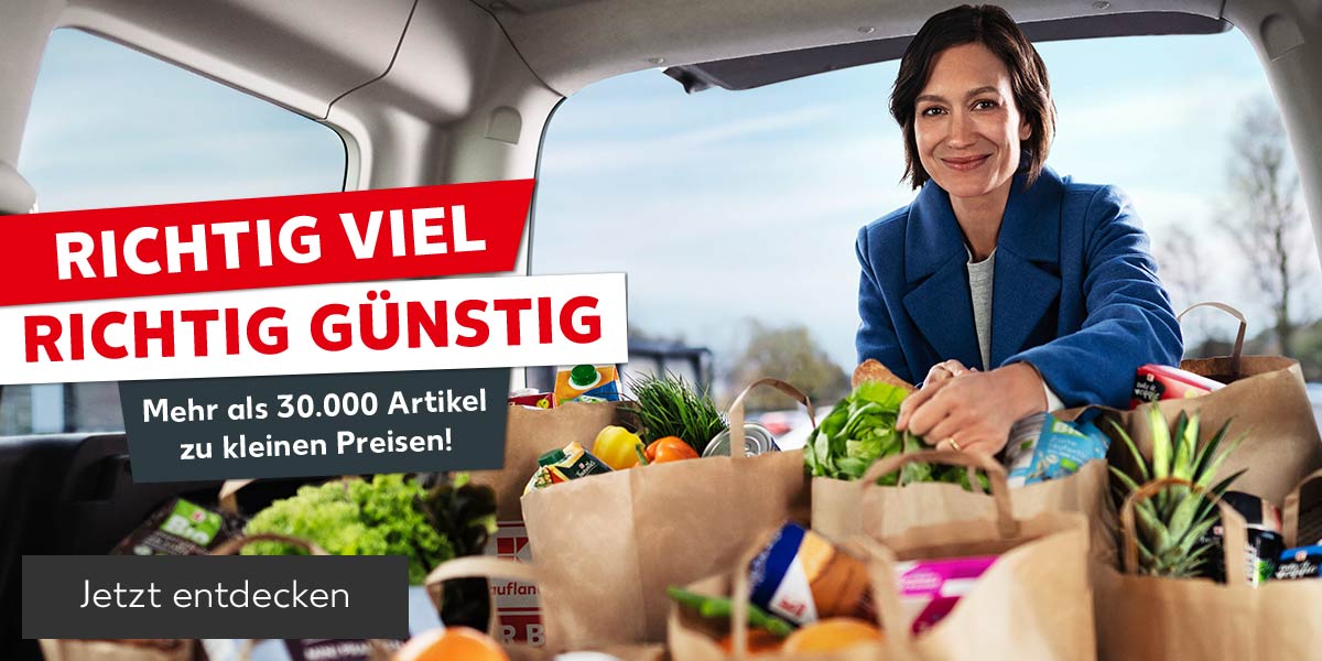 Abbildung: Eine Frau lädt ihre Einkäufe in den Kofferraum eines Autos; Schriftzug: Richtig viel, richtig günstig, Mehr als 30.000 Artikel zu kleinen Preisen!; Button: Jetzt entdecken