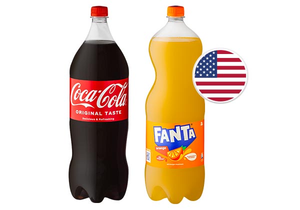 Coca-Cola oder Fanta Erfrischungsgetränk, versch. Sorten; Flagge: Vereinigte Staaten von Amerika
