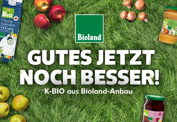 Logo: Bioland; Schriftzug: Gutes jetzt noch besser! K-Bio aus Bioland-Anbau; Abbildung: Verschiedene Produkte von K-Bio aus Bioland-Anbau