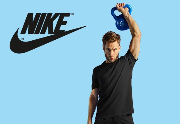 Logo: Nike; Abbildung: Ein Mann in Sportbekleidung