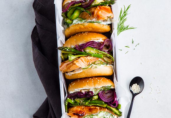 Rezept: Gegrillter Teriyaki-Lachs-Burger
