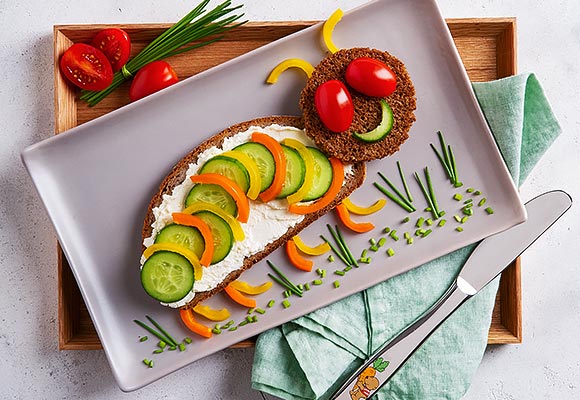 Rezept: Raupenbrot mit Snack-Gemüse