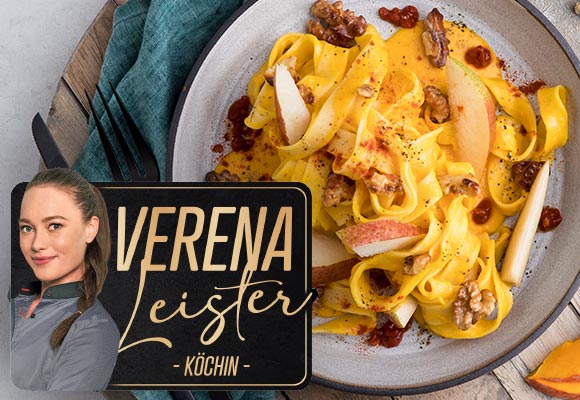 Rezept: Vegane Kürbis-Pasta; Logo und Abbildung: Verena Leister - Köchin -