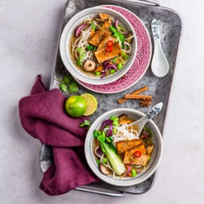 Veganská Pho se šťavnatým tofu