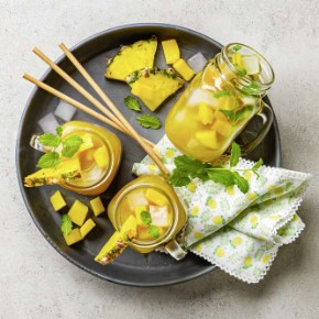 Mango-ananasový ledový čaj