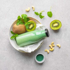 Kiwi smoothie se spirulinou
