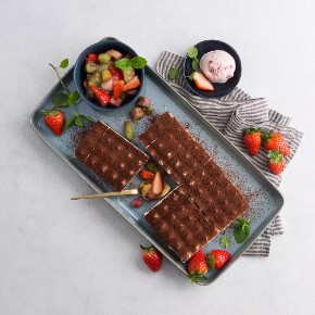 Tiramisu s rebarborou a jahodami