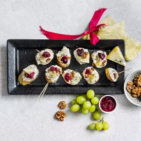 Jednohubky s nivovou pomazánkou a brusinkami