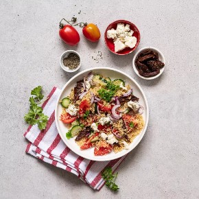 Kuskusový salát s balkánským sýrem a sušenými rajčaty