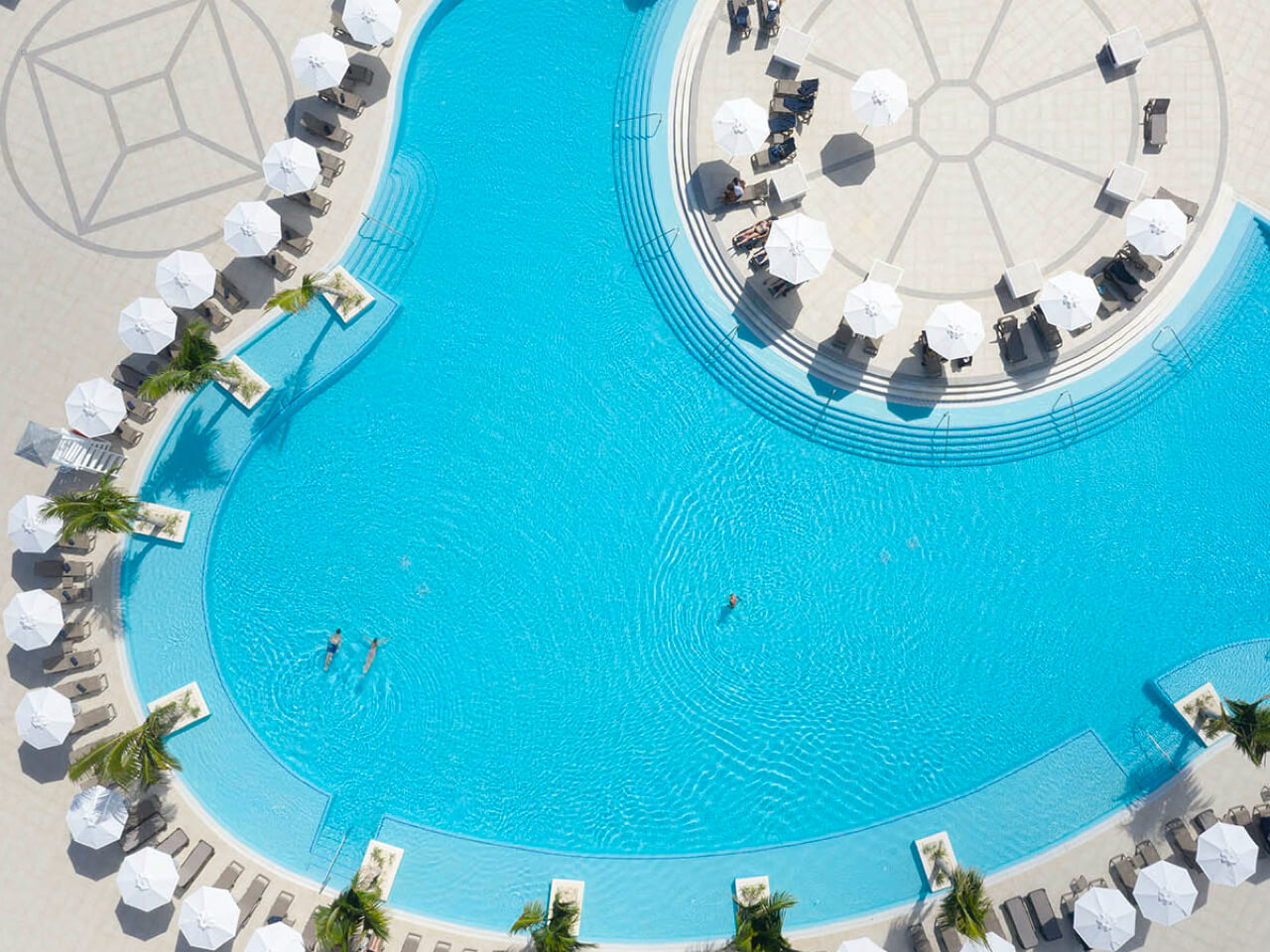 MAKE LIFE EASIER FOR YOURSELF WITH A FLIGHT + HOTEL BOOKING