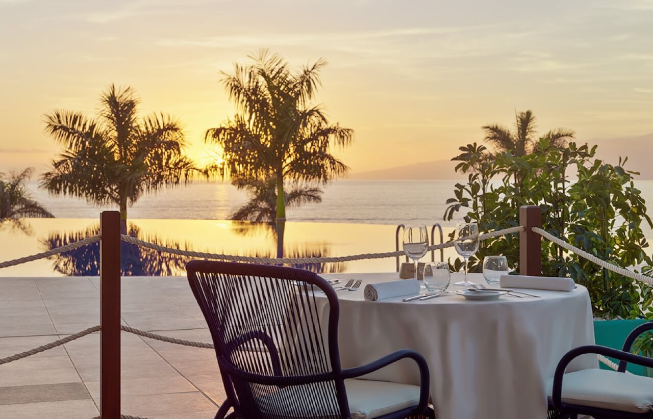 Discount on the finest cuisine in our bars and restaurants.