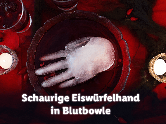 Schaurige Eiswürfelhand in Blutbowle