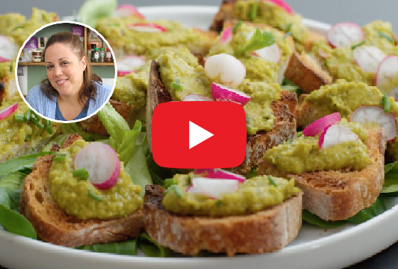 Tartines grillées aux petits-pois