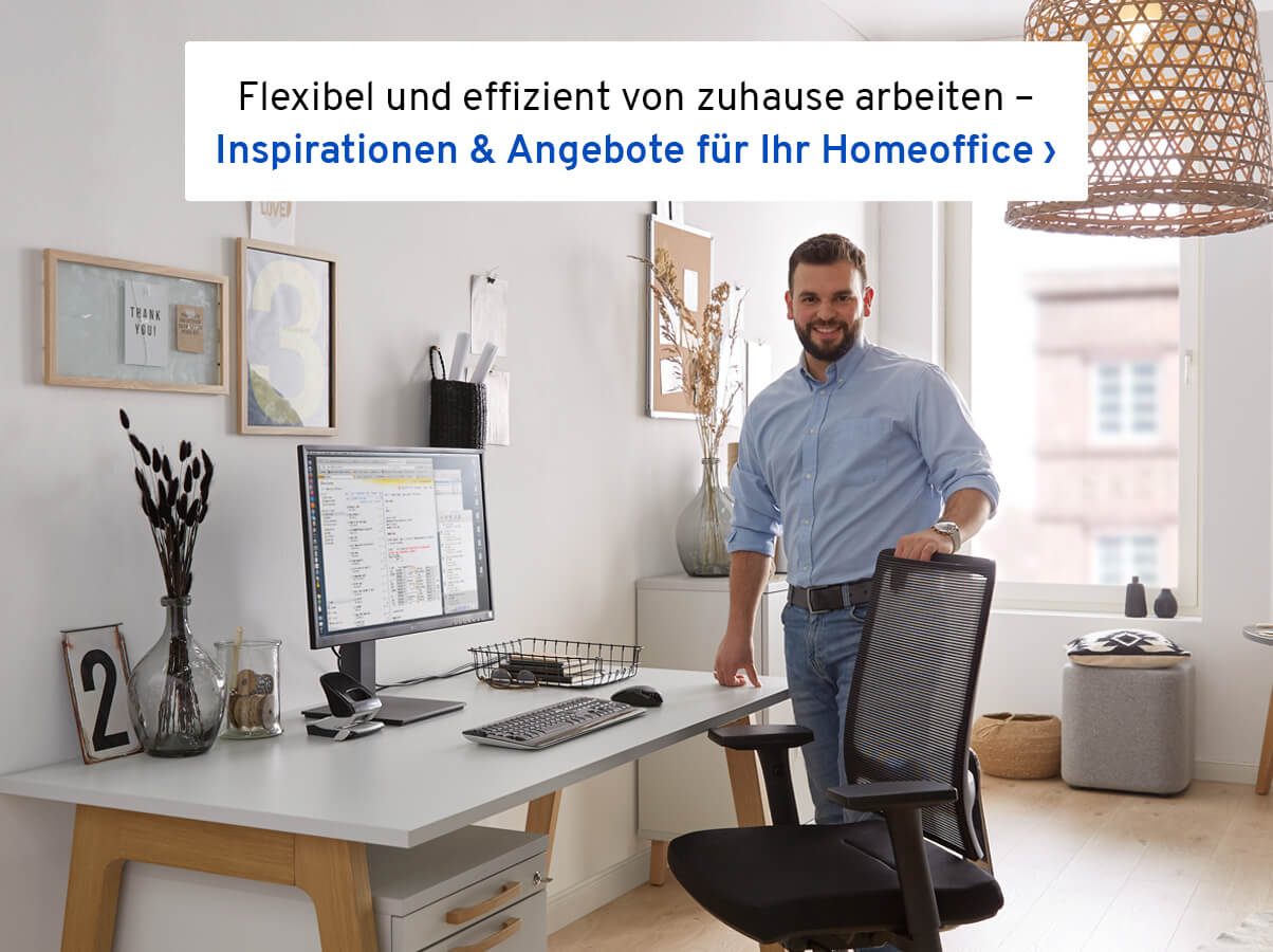 Mitarbeiter im Homeoffice an Schreibtisch